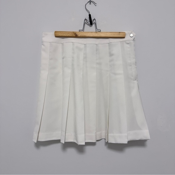 Dresses & Skirts - Chic White Pleated Mini Skirt